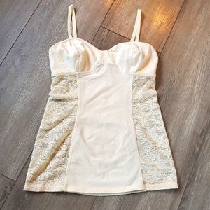 Talula Aritzia White Fitted Lace Spaghetti Strap Tank Top/Camisole, Size Medium